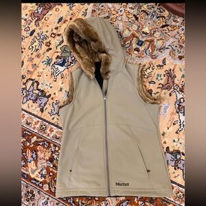 Marmot vest with fur hood